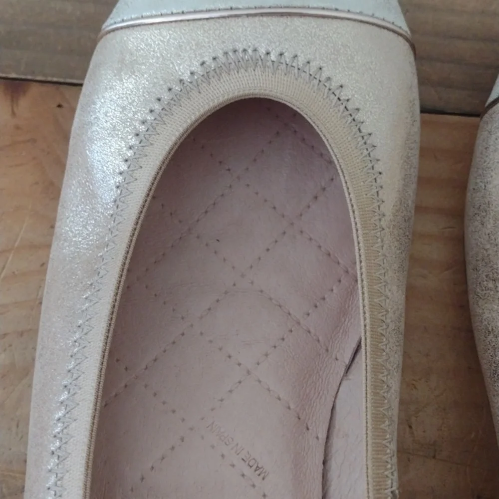 Hispanitas Joy is a Choice 2 Tone Metallic Block Heel Shoe Size 39 US Size 9